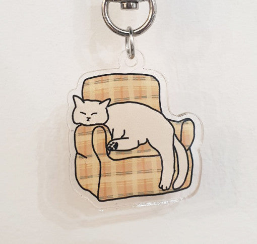 cat in the checkered sofa key holer