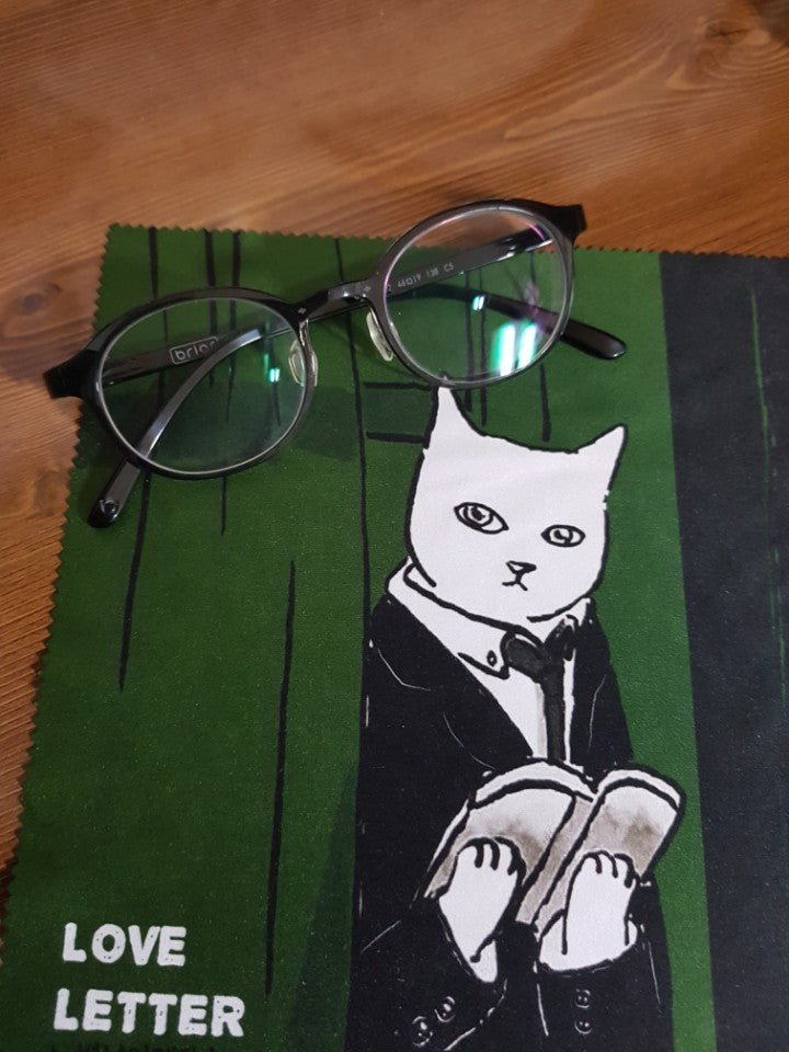 Itsuki Cat , Glasses cleaner