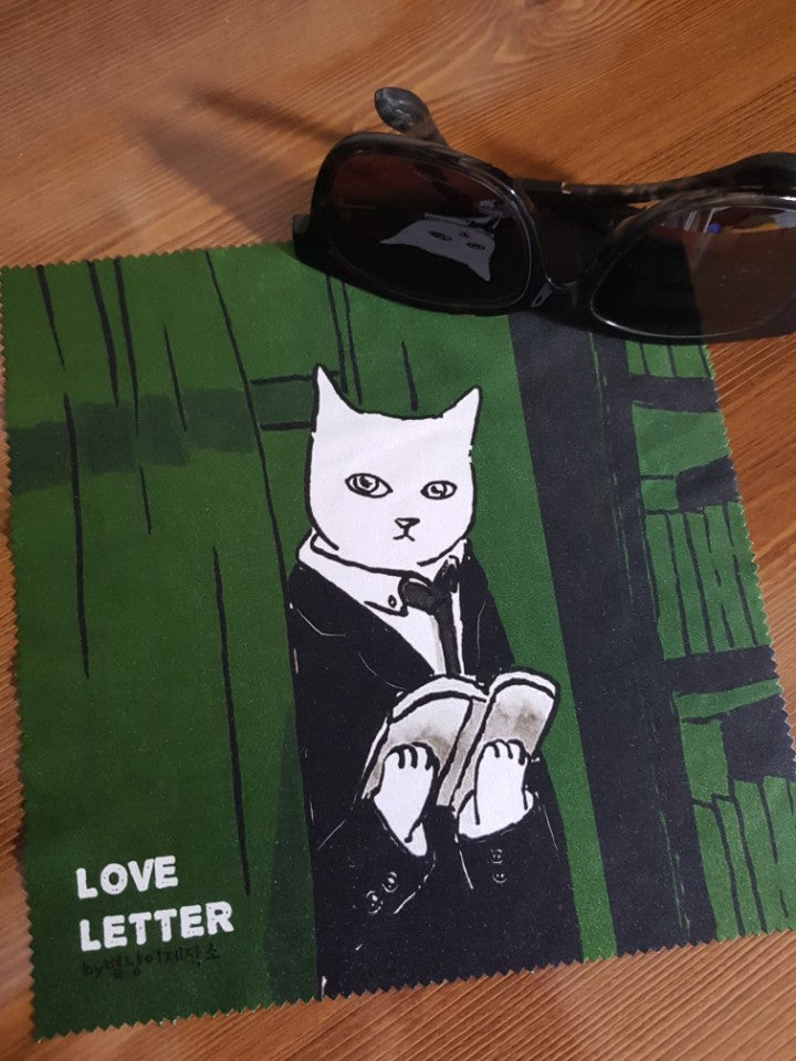 Itsuki Cat , Glasses cleaner