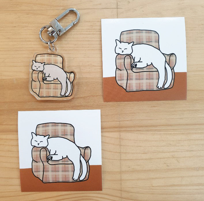 cat in the checkered sofa key holer