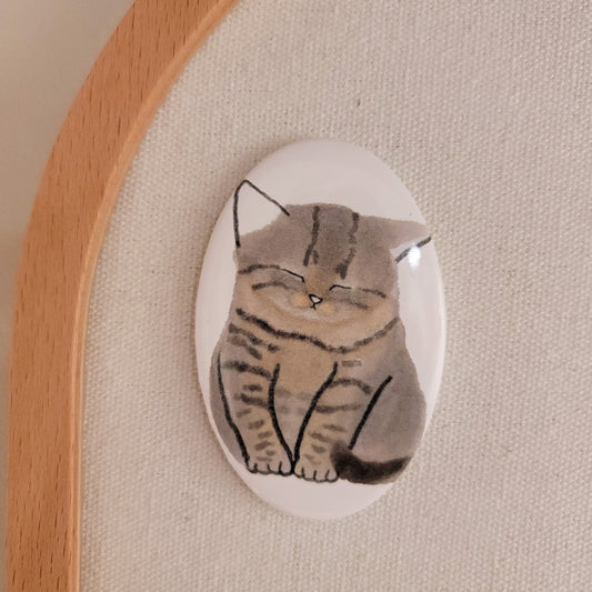 Sleepy Cat magnet opener